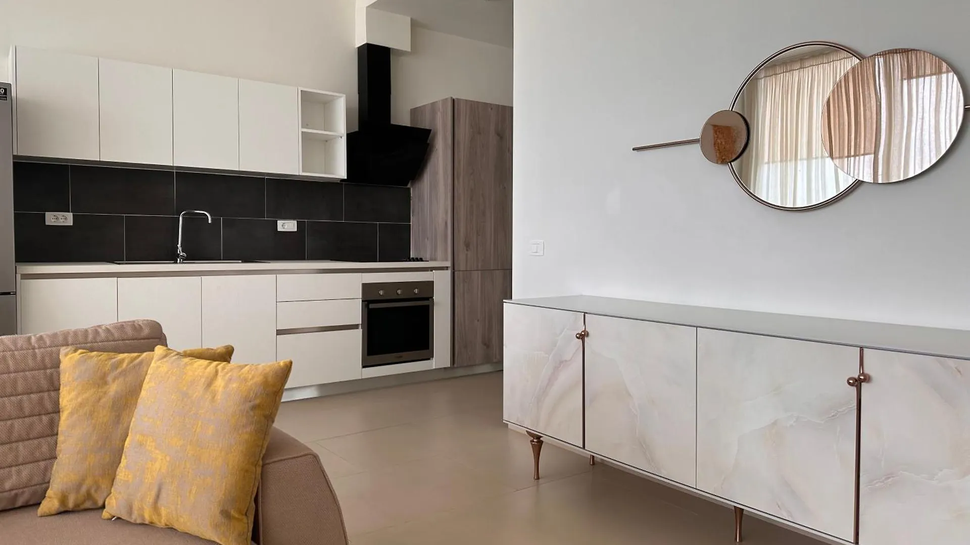 דירה Green Coast Palase Sun Kissed Terrace 1-Bedroom Villa אלבניה